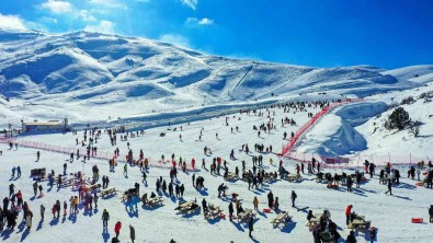 Denizli Kayak Merkezi'nde Kar Kalinligi 160 Santimetreyi Buldu