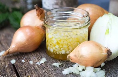 Kaynatılmış Soğan Suyunun Faydaları Nelerdir? Kaynatılmış Soğan Suyu Neye İyi Gelir?