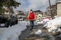 Mersin'de Karla Kapli Kirsalda Ekmek Ve Süt Dagitildi