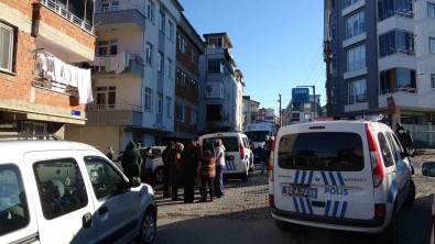 Vefat Eden Esinin Üzüntüsüne Dayanamayip, Intihar Etti