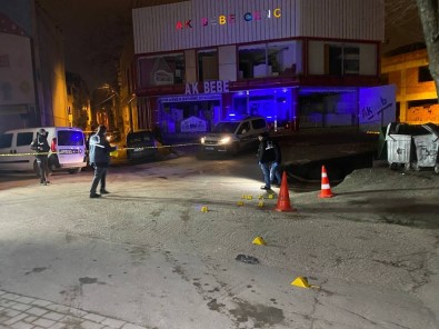 Bursa'da Gece Kulübünde Baslayan Tartisma Düelloya Dönüstü  Açiklamasi 1'I Agir 2 Yarali