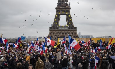 Fransa'da Asi Karsitlari Protestolara Devam Ediyor