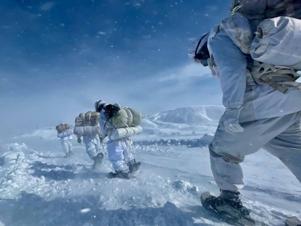 Karlı zirvelerde zorlu vatan nöbeti!