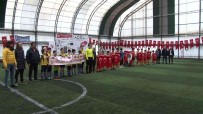 Bayrampasa'da Minik Futbolcular, Sehit Yakinlari Için Ter Döktü