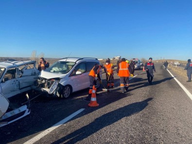 Nevsehir'de 5 Araç Birbirine Girdi