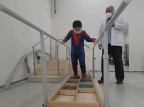 Doktorlarin 'Yürüyemez' Dedigi Küçük Abbas, Özel Tedavi Programiyla Yürümeye Basladi