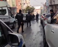 Esenyurt'ta Polisin 'Dur' Ihtarina Uymayan Sahislar Ortaligi Birbirine Katti