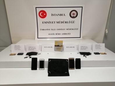 Istanbul'da Ehliyet Sinavinda Cerrahi Maskeye Kopya Düzenegi Kuran 5 Kisi Yakalandi