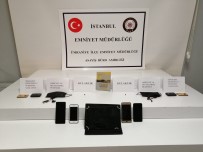 Istanbul'da Ehliyet Sinavinda Cerrahi Maskeye Kopya Düzenegi Kuran 5 Kisi Yakalandi