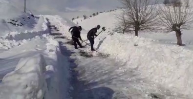 Kardan Kapanan Yollari Köy Sakinleri Kendileri Açti