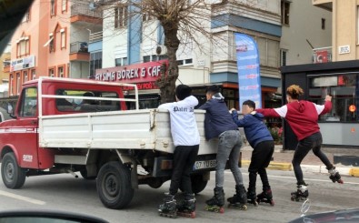 Patenli Gençlerin Müzik Esliginde Ölümle Dansi