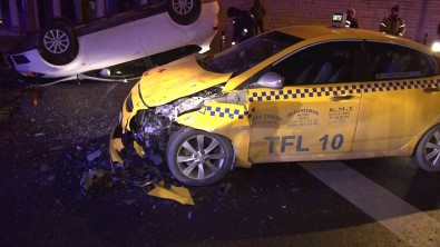 Üsküdar'da Kontrolünü Kaybeden Otomobil Takla Atarak Ticari Taksiye Çarpti Açiklamasi 1 Yarali
