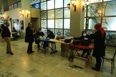 Belediye Personelinden Kan Bagisi