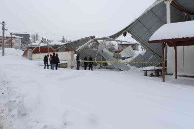Bogazkale'de Pazar Yerinin Çatisi Kardan Çöktü