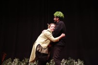 Büyüksehir'in Tiyatro Senligi Basladi