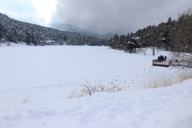 Donan Gölde Tatilcilerin Tehlikeli Eglencesi