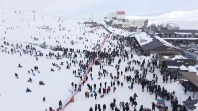 Erciyes'e Ziyaretçi Akini, Hafta Sonunda 85 Bin Kisi Ziyaret Etti