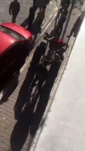 Esenyurt'ta Bir Genç Sokak Ortasinda Bacagindan Vuruldu