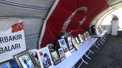 Evlat Nöbetindeki Aileler Çocuklarini PKK'dan Almakta Kararli