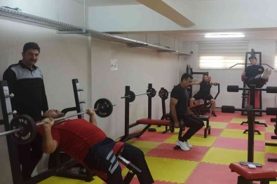 Itfaiye Personeli Spor Ve Egitimlerle Formda Kaliyor