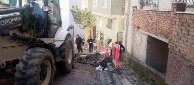 Kagithane'de Su Borusu Patladi, Cadde Sele Döndü