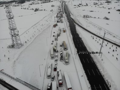 Kar Yagisi Nedeniyle Kuzey Marmara Otoyolu'nda Magdur Olan Sürücülerin Geçis Ücretleri Iade Edilecek