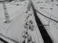 Kar Yagisi Nedeniyle Kuzey Marmara Otoyolu'nda Magdur Olan Sürücülerin Geçis Ücretleri Iade Edilecek