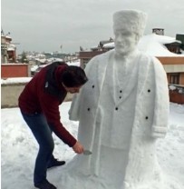MUSTAFA KEMAL ATATÜRK - Kardan Atatürk heykeli yaptı! CHP'li belediyeler görmesin...