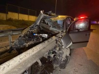 Maltepe'de Otomobil Bariyere Ok Gibi Saplandi Açiklamasi1 Yarali