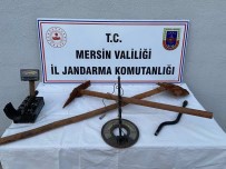 Mersin'de Izinsiz Kazi Yapan 3 Süpheli Suçüstü Yakalandi