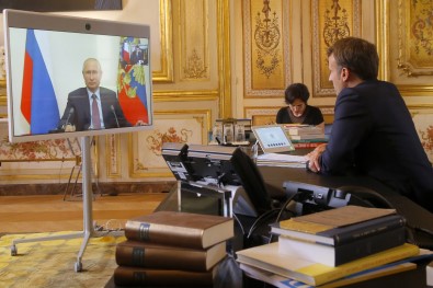 Putin Ve Macron, Rusya'nin ABD Ve NATO'ya Teklif Ettigi Güvenlik Garantilerini Görüstü