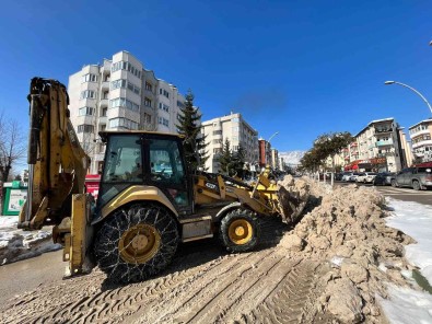 Safranbolu'da Kar Yiginlari Toplaniyor