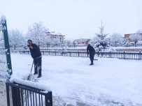 Suhut'ta Kar Kalinligi 10 Santimetreyi Buldu
