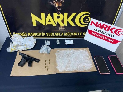 Uyusturucu Taciri Kadin Kiskivrak Yakalandi