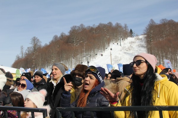 Konserine öyle bir araçla geldi ki!