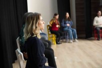 Altieylül'de Tiyatro Egitimleri Basladi