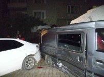 Bilecik'te Freni Bosalan Tir Önce 3 Araca, Sonra Apartmana Çarparak Durabildi