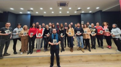 Efeler Belediyesi Sehir Tiyatrosu Yalçin Dinçer'i Unutmadi