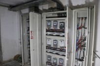 Hirsiz Apartmanin Elektrik Panosundaki Kablolari Çaldi, Apartmanin Bütün Elektrigi Kesildi