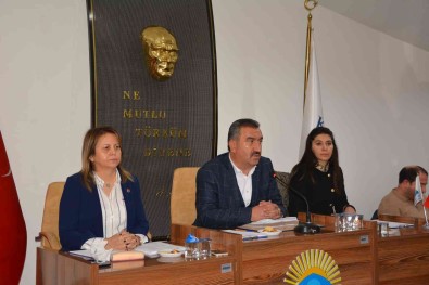 Korkuteli Belediye Meclisi, Pazarcilarin Mevcut Yerinde Kalmasini Oy Çokluguyla Kabul Etti