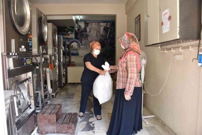 Salihli Belediyesi Evde Temizlik Hizmeti Ile Yüz Güldürüyor