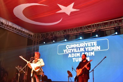 Ülkücüler 'Cumhuriyete Yüzyillik Yemin' Yemin Gecesinde Bulustu