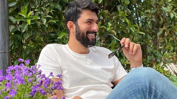 Johnny Depp gibi dünya isimleri solladı birinci oldu! Dünyanın En Yakışıklı Erkeği ünvanının sahibi Türk...