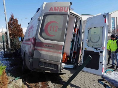 Bingöl'de Ambulans Ve Otomobil Çarpisti Açiklamasi 5 Yarali