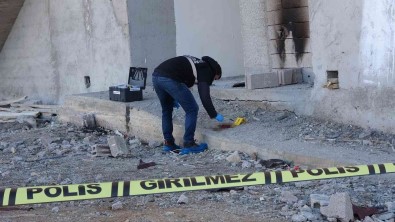 Insaatta Kimligi Belirsiz Erkek Cesedi Bulundu