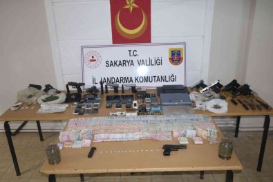 Jandarmanin Yakaladigi 3 Bin 543 Süpheliden 925'I Tutuklandi