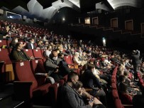 'Kesisme Açiklamasi Iyi Ki Varsin Eren' Filminin Istanbul Galasi Atlas Sinemasi'nda Yapildi