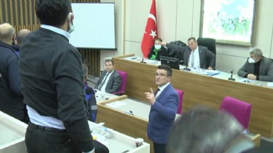 Meclis kürsüsünde ampul kıran CHP'li Tanju Özcan'dan zorbalık: AK Parti'li üyeyi zabıtalara kovdurttu