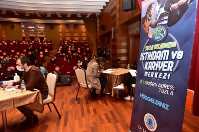 Tuzla'da 2021 Yilinda 15 Bin Kisi Ise Yönlendirildi