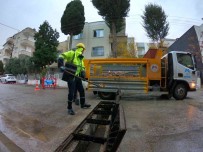 Yagislara Karsi Menfez Ve Izgaralar Temizleniyor